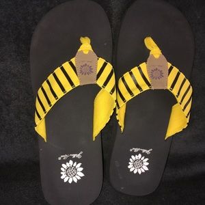 WOMEN'S SZ. 8.5 YELLOW BOX FLIPFLOPS **EUC**